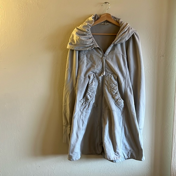 Prairie Underground Long Cloak Hoodie. Light Grey. Size Medium. - Picture 1 of 3